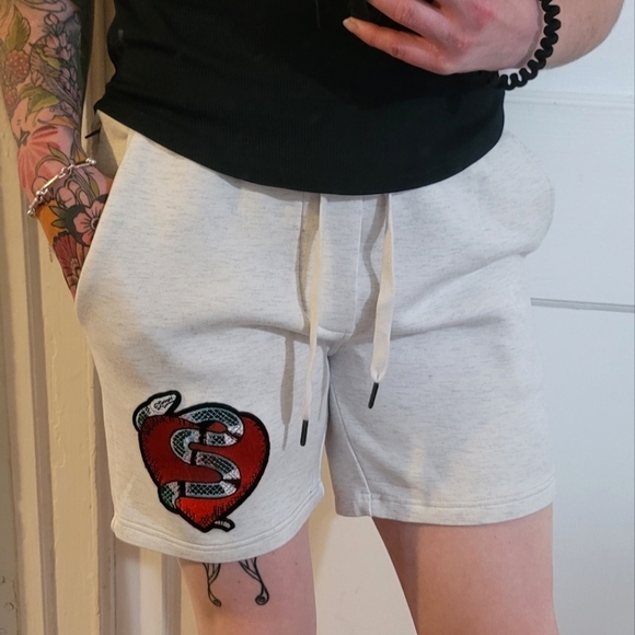 American Eagle light grey shorts with tattoo patch - Picture 4 of 6